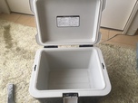 【カインズ 持ちやすいクーラーボックス 14L】サイズは幅360×奥行289×高さ273mm
