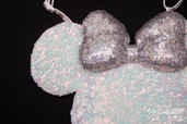 ポシェット ¥2,600｜光が反射してキラキラと美しい
