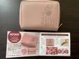 【宝島社　MOOMIN カードが見やすい じゃばら式コンパクト財布 BOOK SMOKY PINK】裏地にはムーミンたちが隠れています