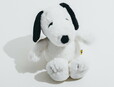 【スヌーピーミュージアム限定グッズ売上ランキング 3位】「ぬいぐるみスダンダードＳＮ」4,400円（税込）※サイズによって価格が異なる