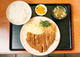 好成軒　とんかつランチ（ライス・味噌汁・つけ物付） 980円　生パン粉のサクサク感と肉が絶妙なバランス。