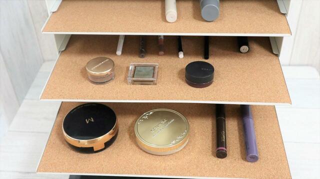 【IKEA クヴィッスレ レタートレイ】収納アイデア6：コスメを集約してドレッサーのように使っても◎