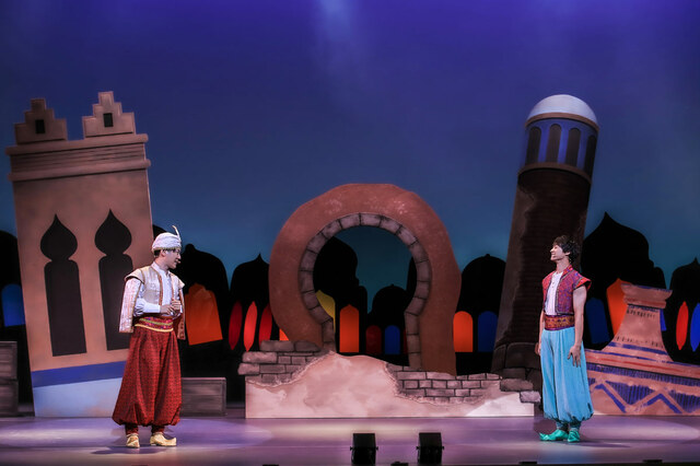 公演の模様【世界迷作劇場 2023〜24】撮影：吉田実希