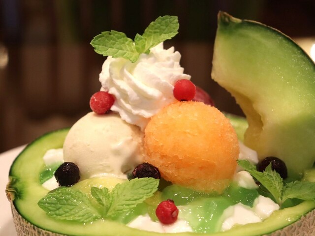 【ロイヤルホスト】「フレッシュメロンボウルパフェ」2,178円