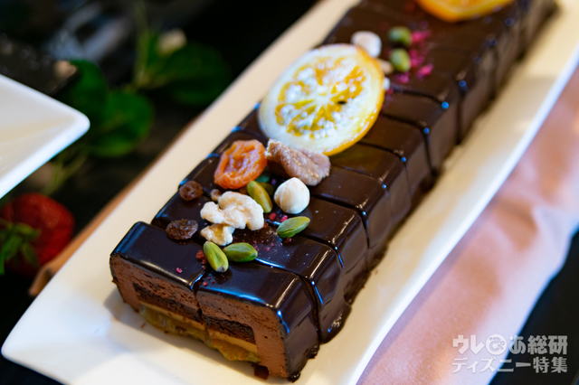 “ディズニー・イースター”ディナーブッフェ｜東京ディズニーランドホテル「シャーウッドガーデン・レストラン」