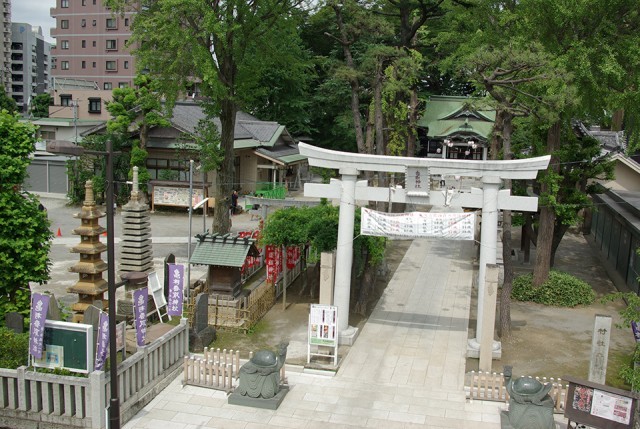 ドラマ版にもたびたび登場した亀有香取神社 