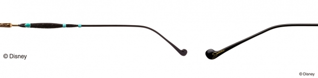 ■テンプル（つる）｜毛先がしなやかにカールした黒髪と髪飾りをイメージ。 テンプル先の内側には、さりげなくジャスミンのサインが。