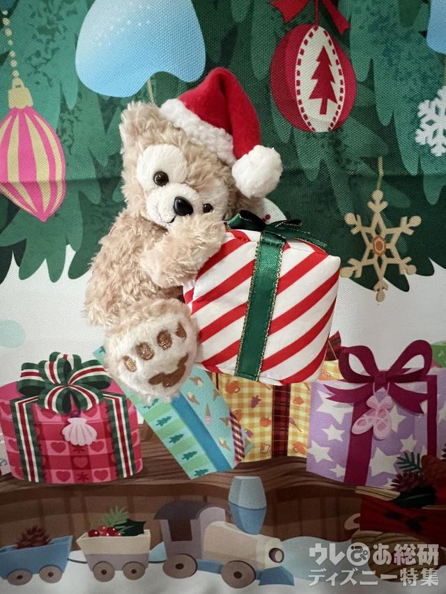 「クリスマスを楽しむグッズ」タペストリーとぬいぐるみバッジ