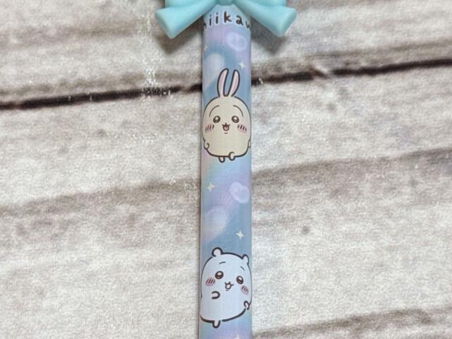ブルーのペンにはちいかわ、うさぎが登場！