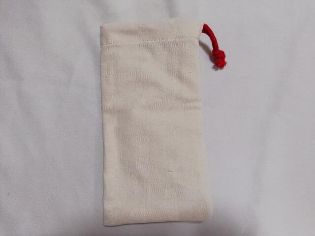 裏面はシンプルな無地