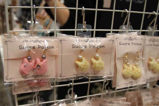 うさぎの耳が特徴的な「Melody Sweets」のピアス。