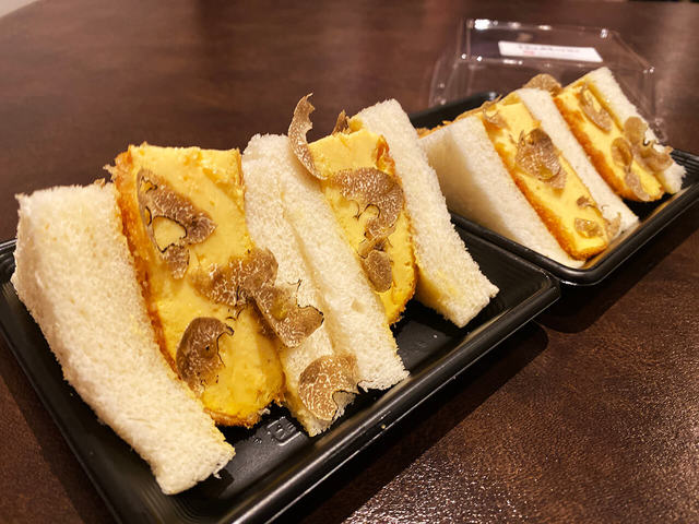 ダルマット　たまご揚げサンド トリュフ乗せ