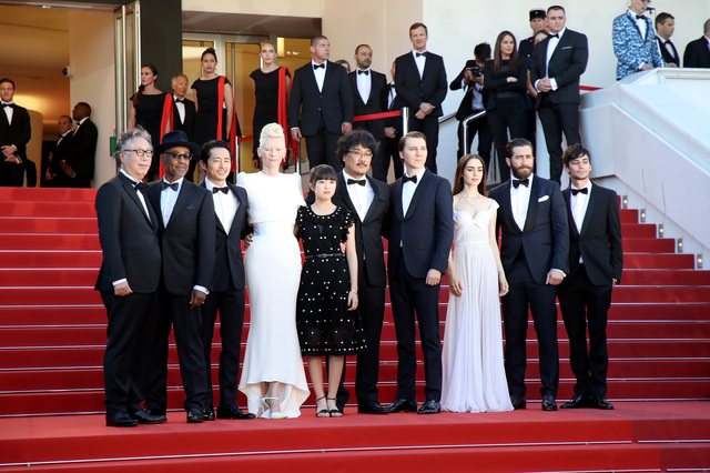 CANNES, FRANCE - MAY 19:  (L-R)  Actors Byung Heebong, Giancarlo Esposito, Steven Yeun, Tilda Swinton and Ahn Seo-Hyun, director Bong Joon-Ho and actors Paul Dano, Lily Collins, Jake Gyllenhaal and Devon Bostic attend the 