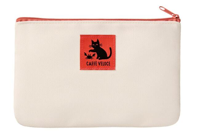 【黒ねこサマーバッグ2024】サコッシュポーチの中のポーチの裏面には、カニを触ろうとしているお茶目な黒ねこが描かれています♪