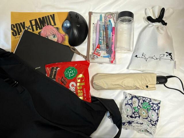 【GU ソフトナイロンクロスボディバッグ】ノートPCやA4ファイル、ペンケース、水筒、ポーチなど9点を入れてもまだ余裕がありました！