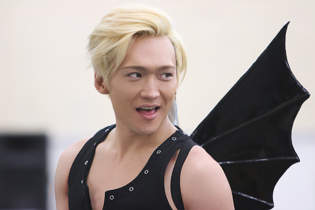 悪い組織”モンキー”のリーダー役を熱演(2)-丘山晴己