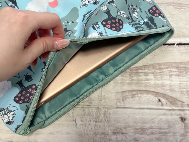 クッション性のある生地なため、安心してタブレットが持ち運べます♪