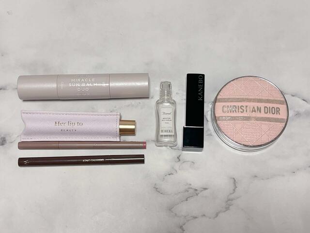 最低限持ち歩きたいコスメが収納できます♪