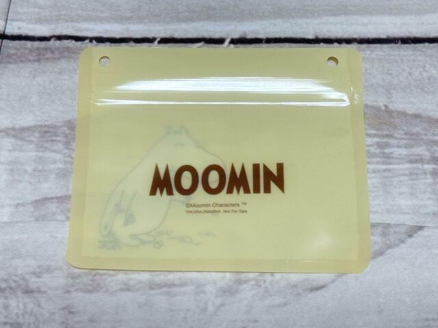 背面は「MOOMIN」のロゴプリント入り