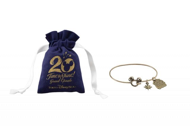 Tシャツ 3,900円｜サイズ：M－L ブレスレット 3,800円｜別売りのチャームをつけて楽しめるブレスレットです