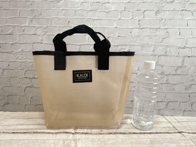 【カルディ台湾　好吃！バッグ】メッシュバッグのサイズは縦22×横30.5×マチ10cm。550mlのペットボトルがちょうど入る高さです