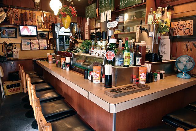 絶品!「酒場カレー」厳選5／すみれ（根津）　内観