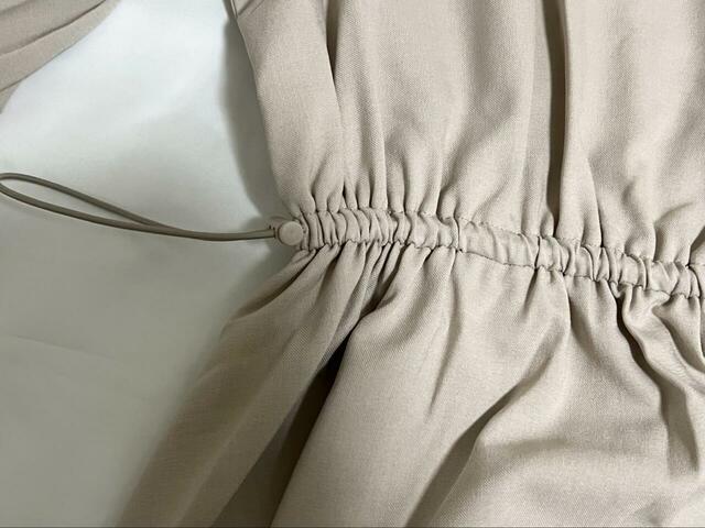 【Honeys ドロスト使いワンピース】ウエスト部分がゴムなので着脱がかなりラク！