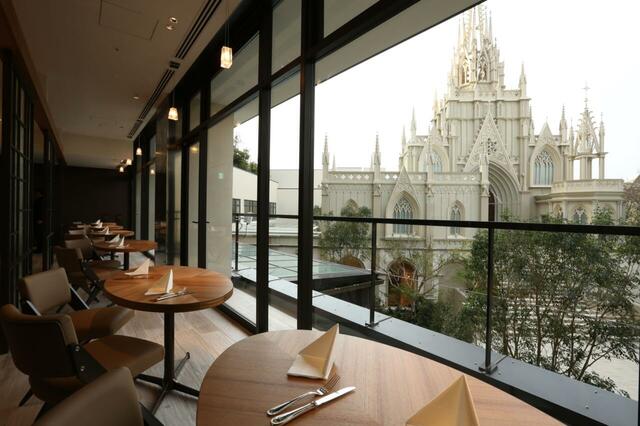 「窓際席」＜期間：2025年9月1日～11月30日＞【【名古屋】ホテルシェフが厳選した北海道の食材を堪能！『北海道フェア～海鮮・肉・旬野菜を味わう海陸グルメ旅～』期間限定で開催！】