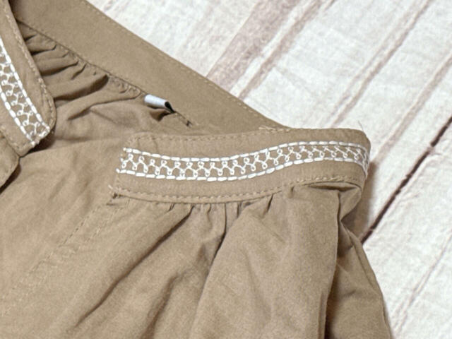 襟の刺繍がもアイキャッチになり、全体がすっきり見えします！