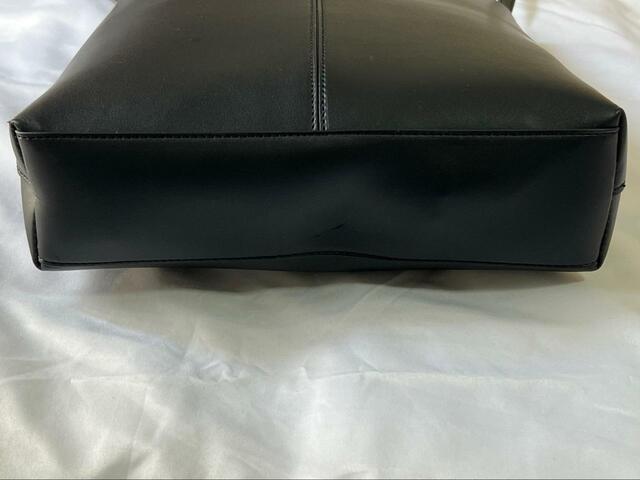 【coca トートバッグ レディース 2way】マチの幅は7cm。そこまで大きく見えないのですが、実際に物を入れてみると思った以上の大容量で驚き！