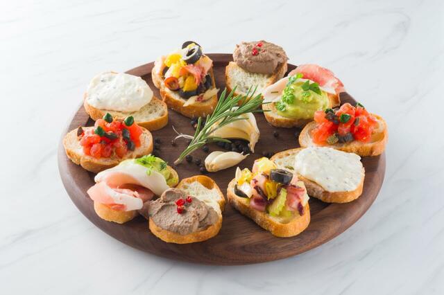 「ブルスケッタ 5種」<期間:2026年2月16日~4月30日>【【札幌】おおきなイチゴのズコットや豪快な肉料理も楽しめる♪ランチブッフェ「イタリア郷土料理フェア」で春を先取り!】