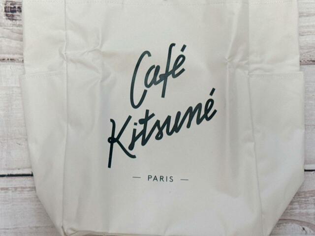 フロントに大きなロゴ入りでシンプルながらもおしゃれ