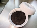 【山崎実業　コバエ ＆ 消臭ポット】コーヒーかすを乾燥させて入れておけば消臭ポットとしても使えます！