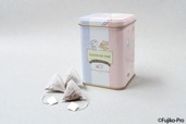 【ドラえもん×ダロワイヨ】「オーガニックセイロンティー」1,650円／紅茶は1.8g×8袋入り