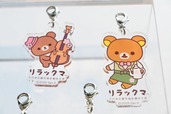 【リラックマ／千代田区観光協会オリジナルグッズ】「アクリルキーホルダー　5周年記念ver.」各660円／リラックマとチャイロイコグマ