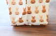 【miffy café tokyo「ランチトート」】マチもあるので安心！ただしやわらかい素材なので、長時間自立させるのは難しいかも