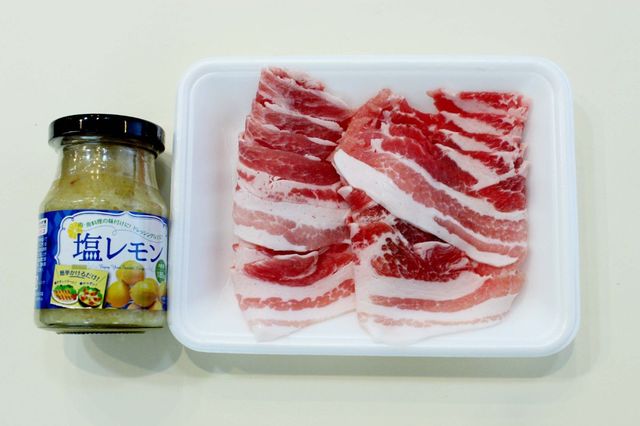 塩レモンを使ったアレンジレシピ「漬け込み不要の焼肉トッピング」／漬け込む時間がない場合は、焼いた肉にトッピングするだけでOK