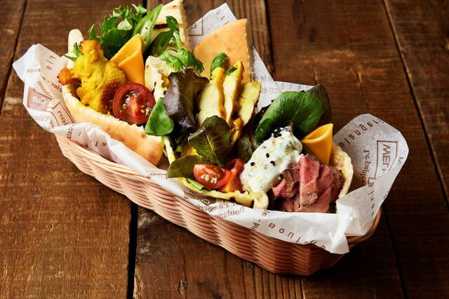 「ピタポケット」<期間:2025年8月30日~10月31日>【無限大に肉料理のアレンジが楽しめる“肉々しい“ブッフェ!オリエンタルホテルズ&リゾーツ4施設で同時開催!】