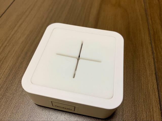 【tower マグネットキッチンタオルホルダー】省スペースの差し込み口