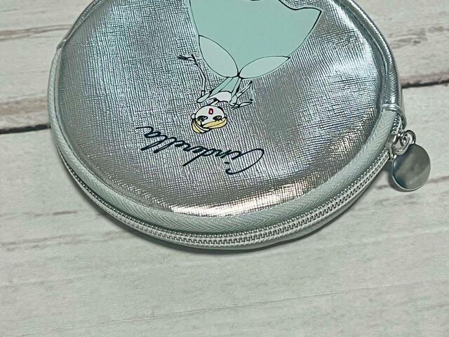 ファスナーで開閉する仕様