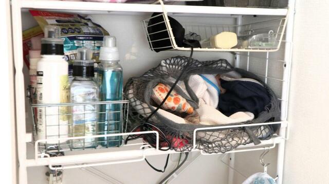 【ニトリ 洗濯機ラック】AFTER。2段目の左側に洗剤類、右側に洗濯ネットをまとめました