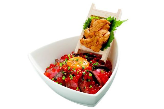 うに流し いくらのせ壱岐牛ローストビーフ丼
