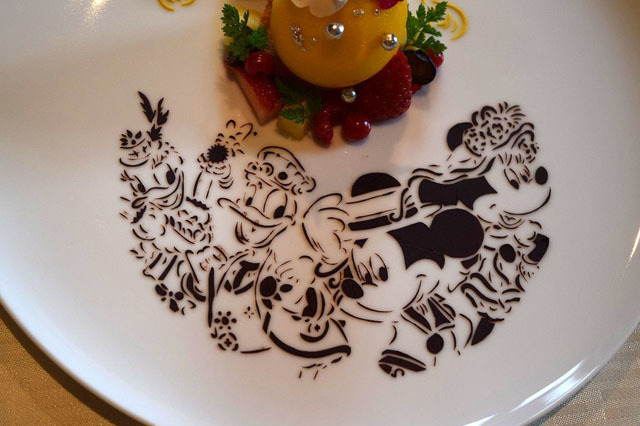 東京ディズニーシー・ホテルミラコスタ「オチェーアノ」ディズニー・イースター ランチコース ©Disney