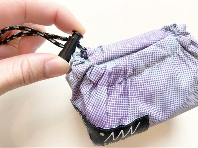 【bPr BEAMS　SHUPATTO / パッカブル バッグ】口をしっかり閉じておけば、バッグが自然に広がってしまうことはありません