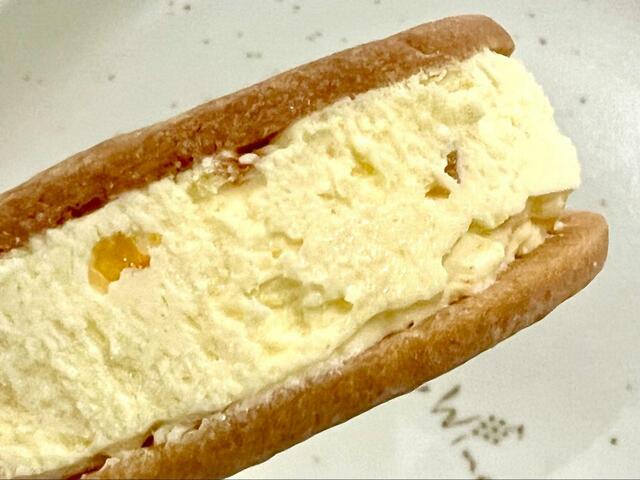 【ローソン オランジュバターサンド】バターは思ったよりも軽めの食感で食べやすい