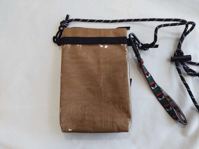 裏面には、透明ポケット