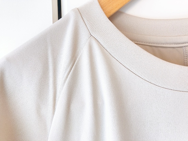 【ワークマン レディースドライサイドポケットランタンスリーブワンピース】素材はポリエステル100％。サラサラしていてハリのある生地感です