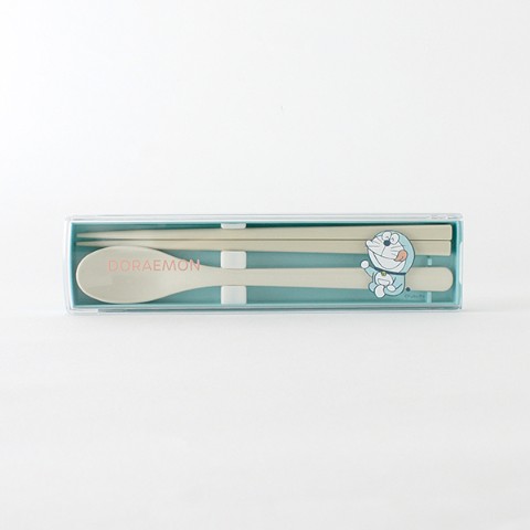 【ヴィレッジヴァンガードオンラインストア／ドラえもんキッチン雑貨】抗菌箸・スプーンセット（favorite）　1,320 円（税込）