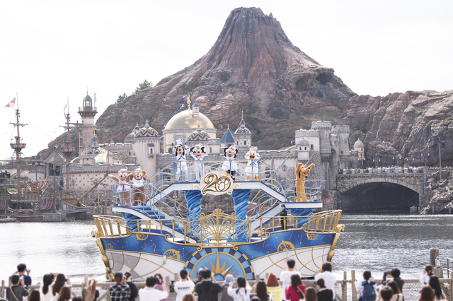 『東京ディズニーシー 20周年 アニバーサリー・セレクション』ハーバーグリーティング (収録年：2021-2022)