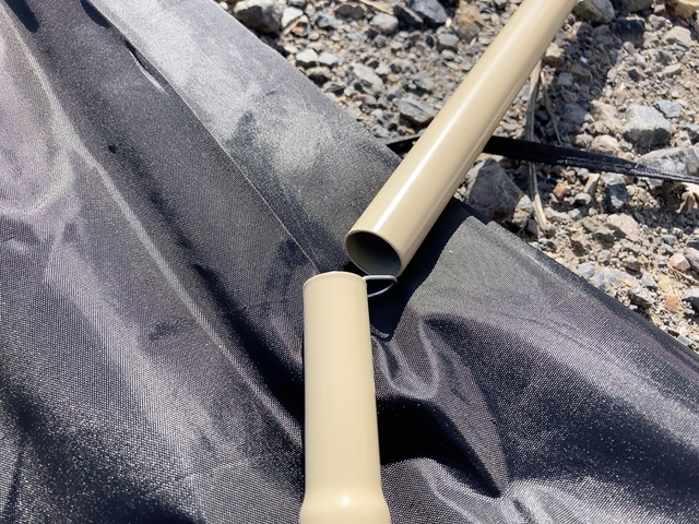 【ワークマン レジストスクエアタープ】繋ぎ合わせる部品の本数によってポールの高さ調節が可能です